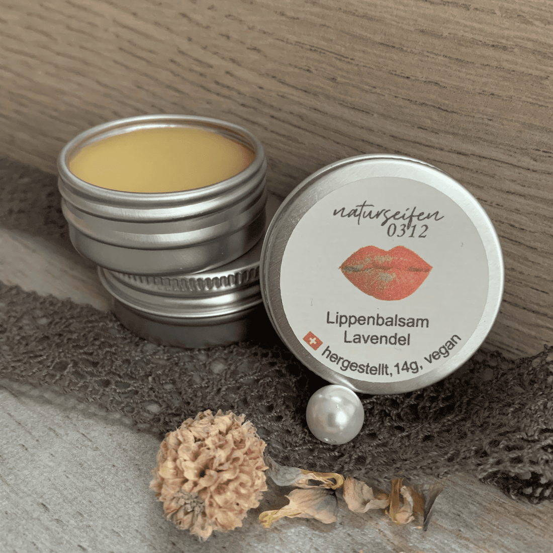Lippenbalsam in der Schraubdose mit dem Duft von Lavendel, vegan