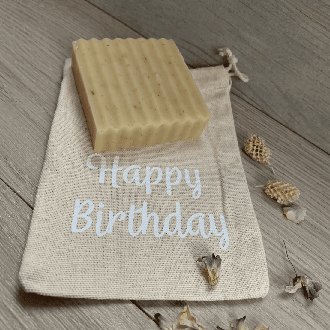 Geschenk Säcklein mit der Aufschrift Happy Birthday