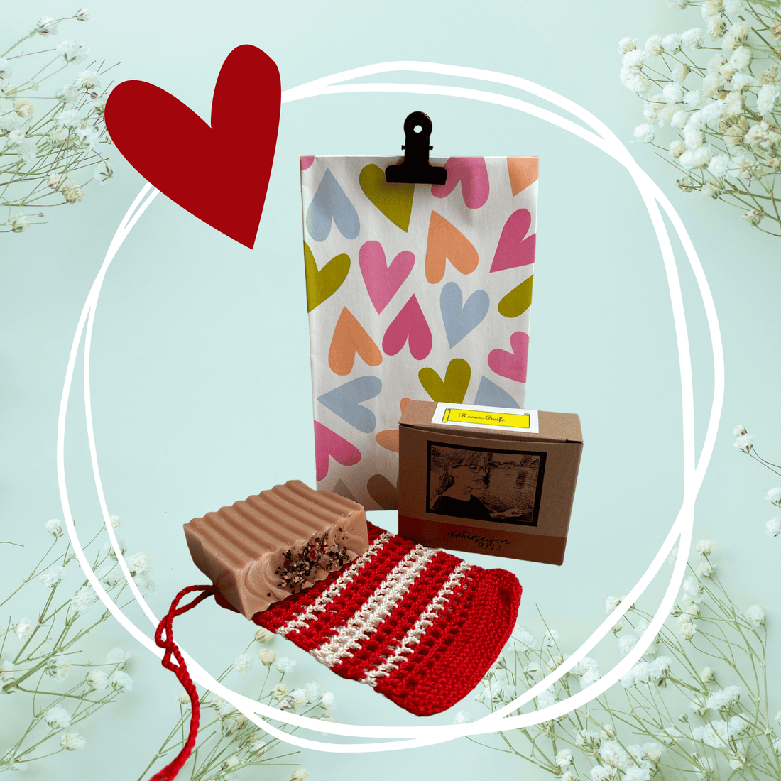 Geschenkset, Geschenkverpackungstüte, mit Klemme, Seifenschachtel für die Rosen Naturseife, gehäkelter Waschbeutel rot weiss